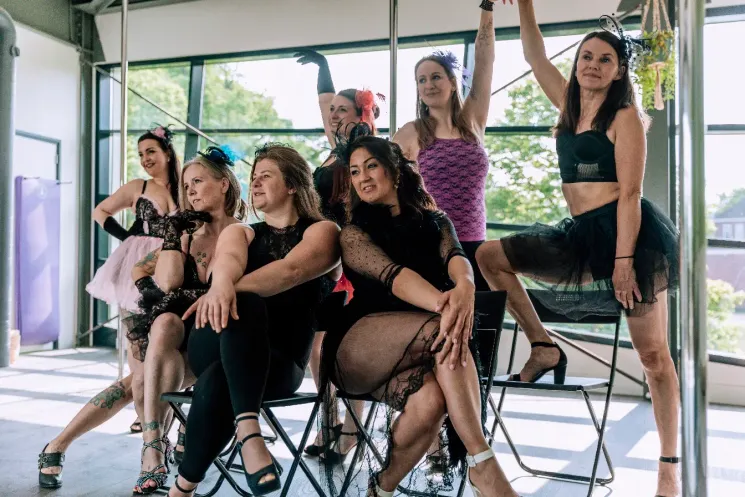 BURLESQUE SPECIAL Internationale Vrouwendag @ Kazerne12