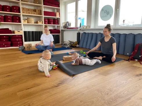 Yoga mit Baby, ab 24. Okotber, montags 10:00 - 11:15 Uhr @ Yoga Vidya Osnabrück
