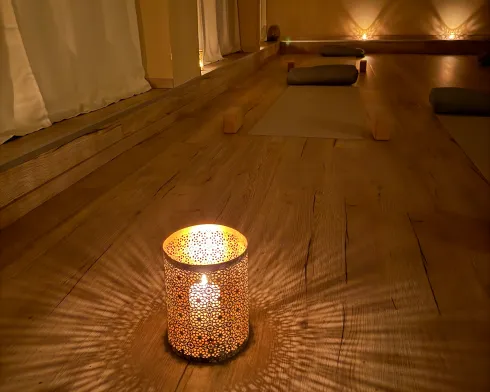 Yin Yoga (P) @ Constanze Schwarzhuber Yoga