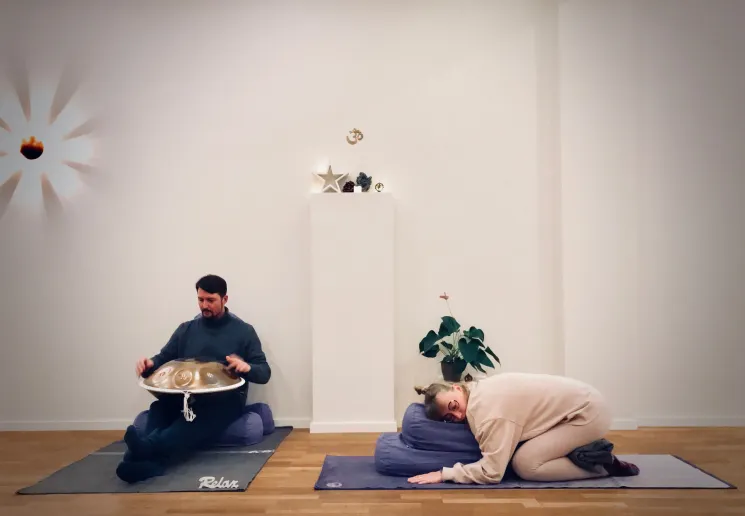 Yin & Hang - Yoga mit live Musik "Ruhe in Deiner Mitte" @ Santosa Yoga