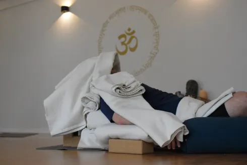 Shavasana - Die Kunst der Entspannung mit Sahra & Sven @ Sangha Yoga Lübeck