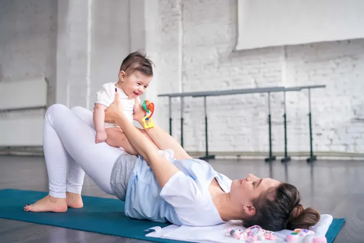 Postnatales Yoga (online) @ So Hum - Dein Yoga-Raum