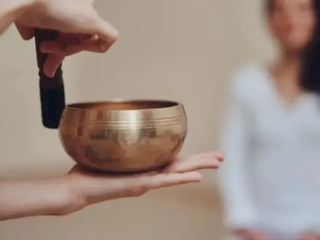 Mittagsmeditation @ online zu Hause @ Saccidananda Yoga