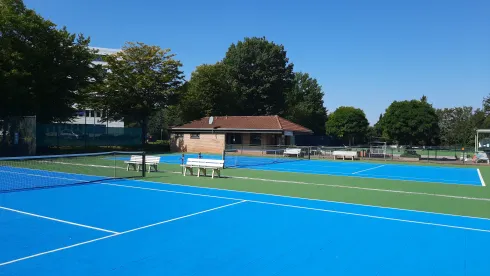 Tennisplätze mieten in Düsseldorf-Mörsenbroich
