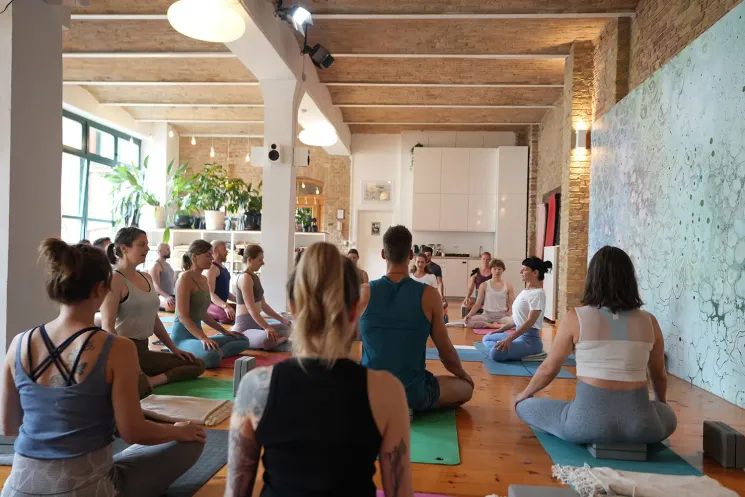 STREAM Studio Friedrichshain: SPECIAL "Power & Pause" - Yang & Yin, alle Level @ yogafürdich Friedrichshain