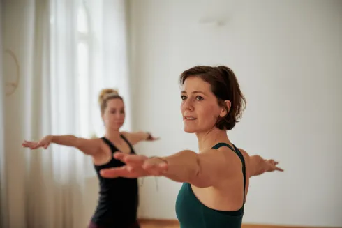 Vinyasa Yoga Kurs ab 6.10. mit Catherine Moll @ Raise Yoga