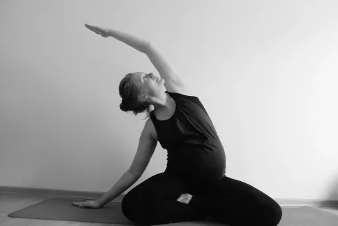 Yoga für Schwangerschaft, Geburt & Wochenbett - Ein Kurs für Schwangere und ihre Geburtsbegleitung @ Thea Maillard - Coaching & Yoga
