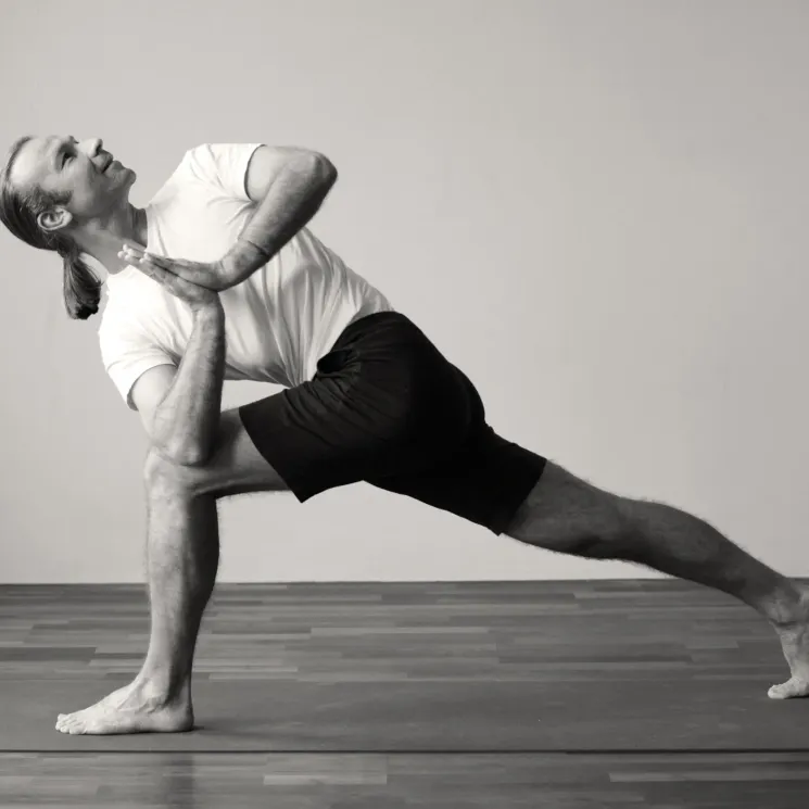 Anusara inspired Yoga (Live Streaming) English @ AIRYOGA Online
