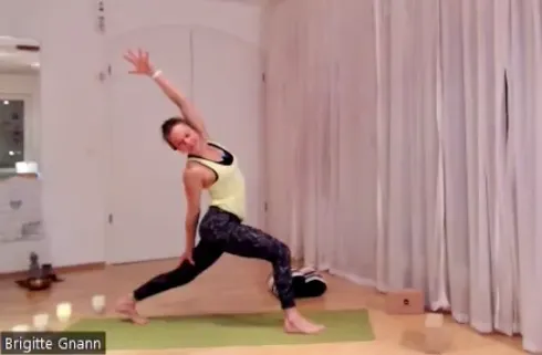 "Empower yourself" um 19:00 Uhr: 6 kreative Vinyasa Yoga Flows für dein positives mindset @ Brigitte Gnann