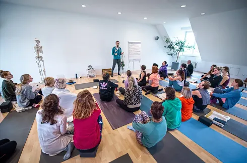 Infoveranstaltungen zur 200h Präsenz Yogalehrer:innen Ausbildung  @ Element Yoga