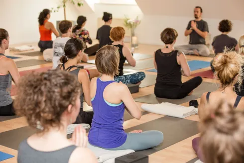 Mantrasingen mit Alex online @ Element Yoga