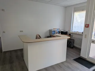 Dieser Anbieter hat keine Bildbeschreibung für dieses Bild hinterlegt