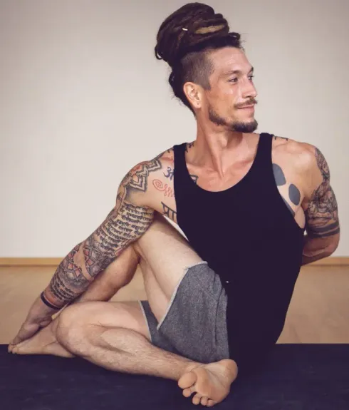 Ashtanga Vinyasa Deep Dive mit Benji Fink @ Feelgoodstudio 1040 " Movement / Vritti "