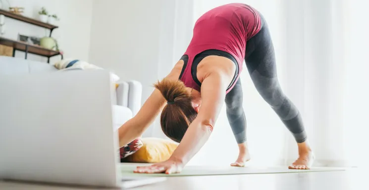 ONLINE LIVE - Yoga Strong & Sweaty @ Yogacommunity - Online Yoga