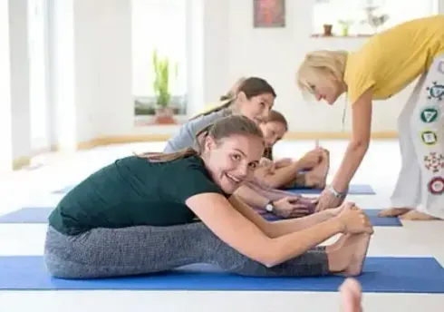 Präventionskurs Yoga 2 Wiedereinsteiger  @ Yoga Vidya Mainz