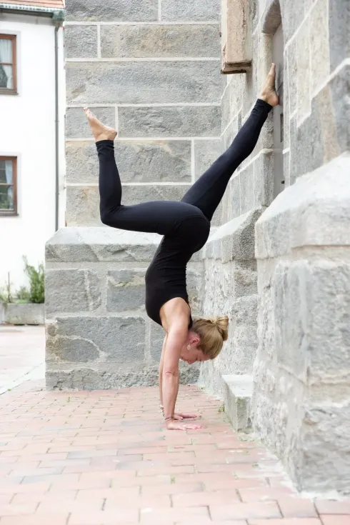 HAPPY 13th: HOW TO HANDSTAND @ Vamos Yoga