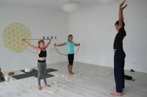 Yoga & Akrobatik für Kinder & junge Erwachsene @ nivata Yogaschule