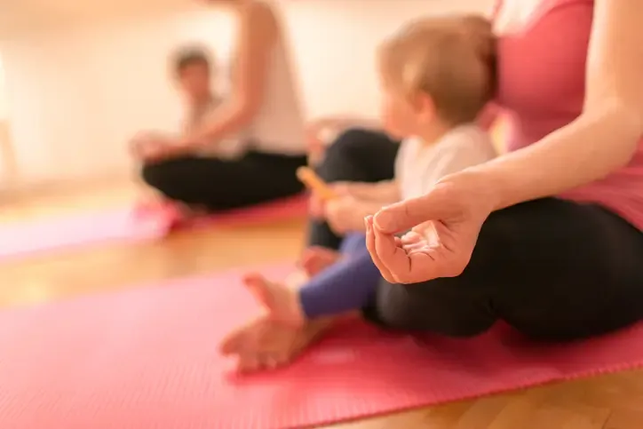 Mama Yoga | postpartal | Krankenkassenzertifiziert @ muktimind yoga & therapy