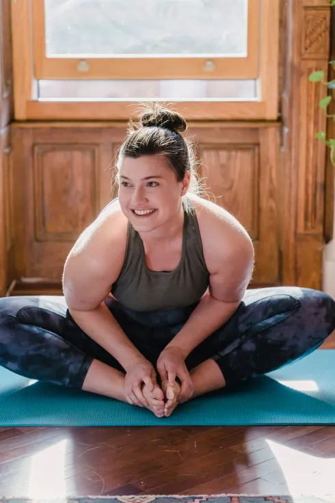 Präventionskurs • Yoga mit dem Schwerpunkt Rücken und Entspannung •  freitags ab 06. Dezember @ Yoga Vidya Osnabrück