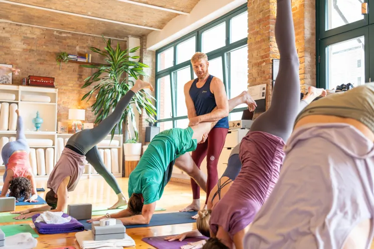 STREAM Studio Friedrichshain - Yin Yoga, alle Level   @ yogafürdich Friedrichshain
