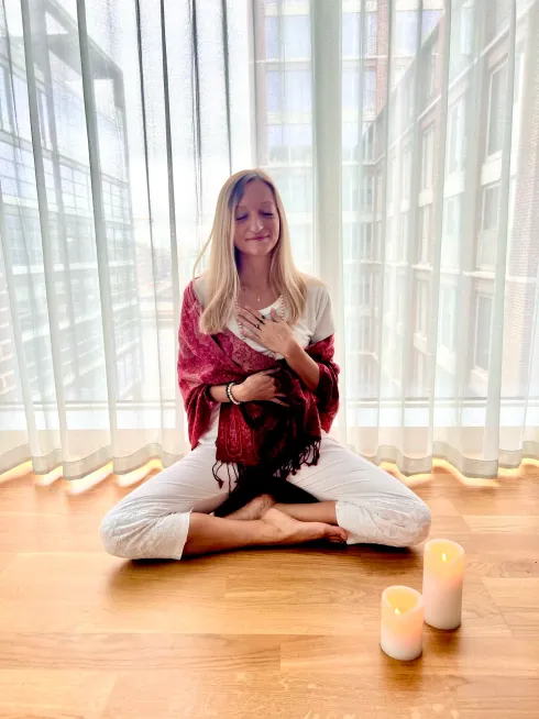 Happy Weekend 🎉 Meditation (EN) @ Mindful Moments ~ Denise Mallmann