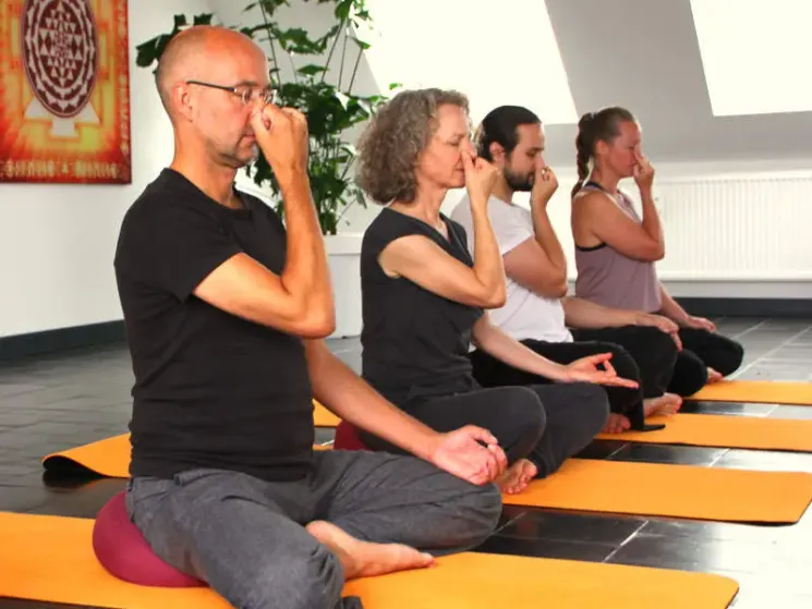 Pranayama intensiv & Meditation  @ Herzraum Yoga Krefeld & Krefeld Läuft