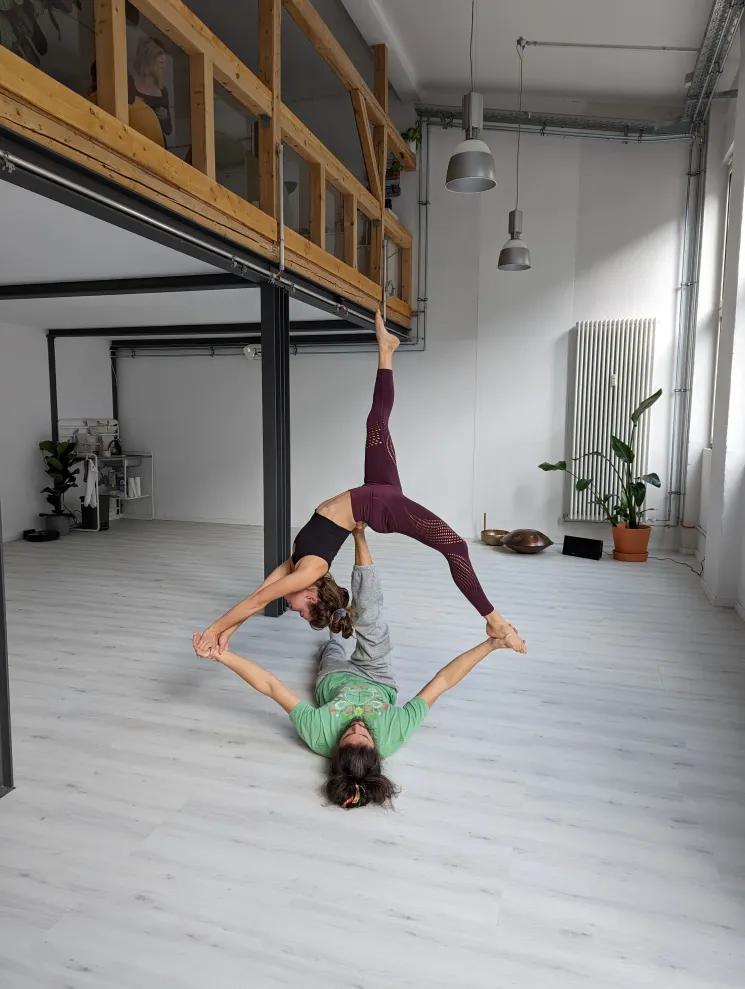 Acro Yoga Beginner Workshop @ Studio Aum