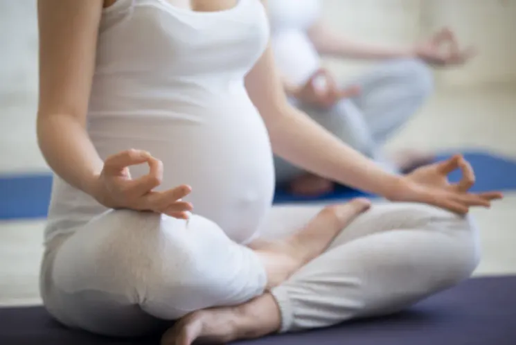  Prenatal Yoga - vor Ort @ Rundum Yoga Pempelfort