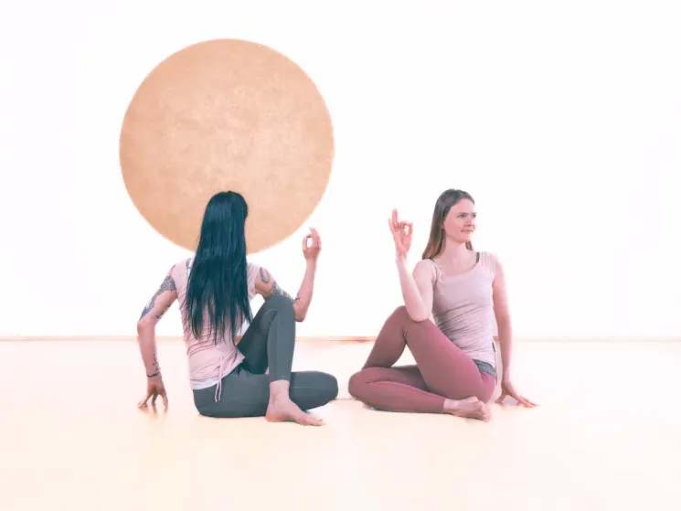 ONLINE: Yoga am Sonntag (wechselnde Lehrende) @ Studio am Stern