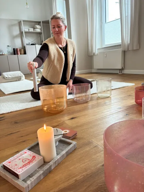 Soundbath - deine kleine Pause fürs Nervensystem @ Sarah Loheide - happybalanceyoga
