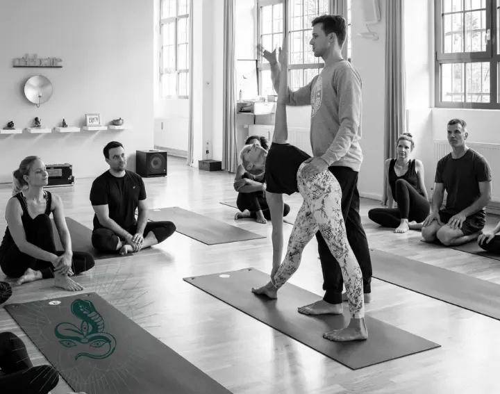 Hands - On Assists und Alignmentworkshop @ Peace Yoga Berlin  - Eisenbahnstraße