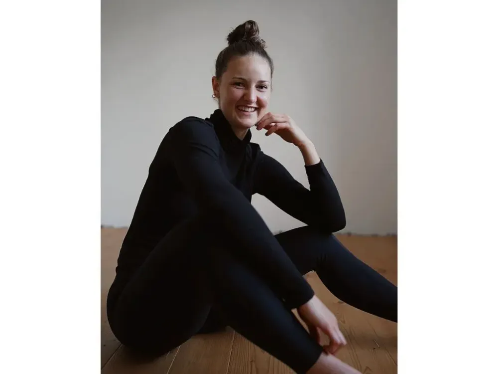 Pure Raw. Yoga by Theresa Piermayr