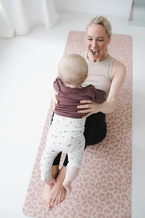 Morning Postnatal Yoga mit Baby, Start: 09.10.2024 - 13.11.2024 @ Tiny Hamburg