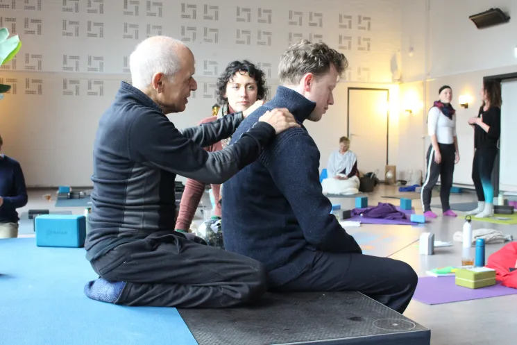 Neck and Shoulders | Deep Dive into into Pralaya Yoga with Robert Boustany | All Levels @ Yogasite