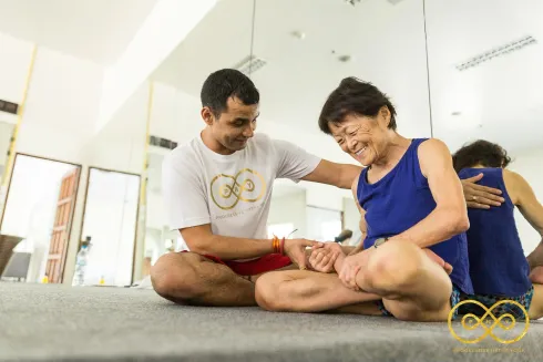 Progressive Hatha Yoga - Bikram Extended Workshop with Dev Kapil @ YogaCollege Feelgoodstudio 1150 " Heat / Tejas "