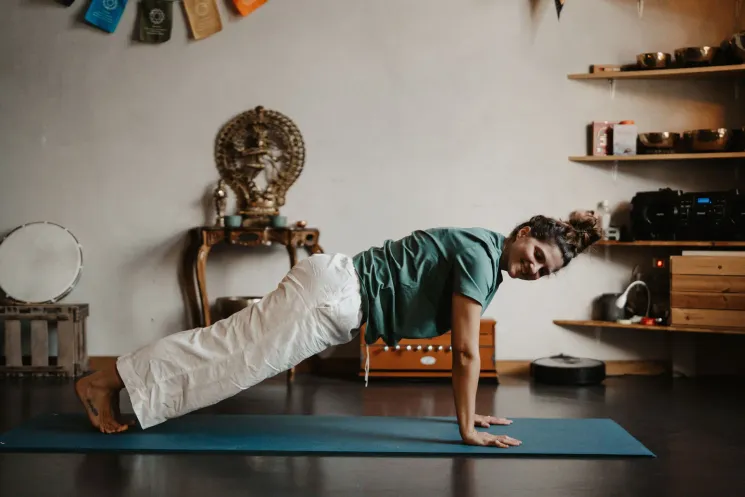 YOGA II: Präventionskurs für geübte Anfänger & Wiedereinsteiger @ Om Shanti Yoga