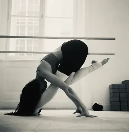 Stretch & Core mit Dominika (ONLINE) @ POSH Fitness & Health Club