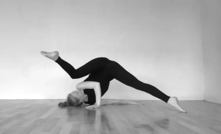 FLOORWORK CHOREOGRAPHY :: fluid &  feminine @ YOMO Yoga & Movement Studio