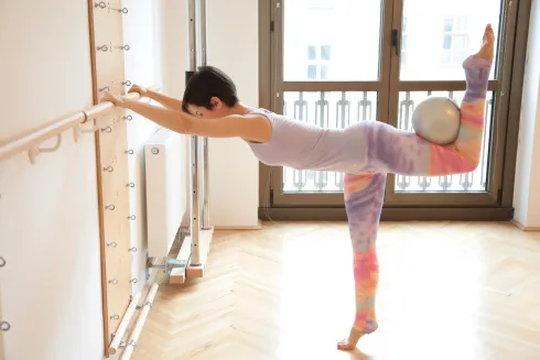 Intense intermediate: BARRE - women only, not for pre/ post natal or injuries @ Pilates Boutique Vienna
