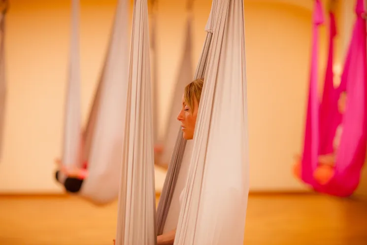Aerial Yoga- Anmut, Kraft und Leichtigkeit @ Orange Room