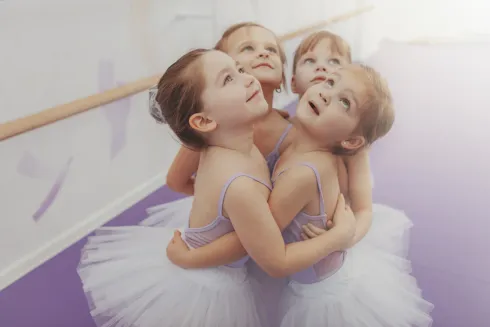 Mini und Kids Ballett  von 4 bis 9 Jahre - Tanzschule MovingArt Regen  @ Sportbox/ Tanzschule MovingArt und MUKI-fit Bewegungskurse für Mutter & Kind Regen