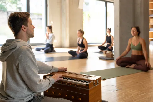 Kirtan und Satsang mit Moritz Ulrich @ Yogastern