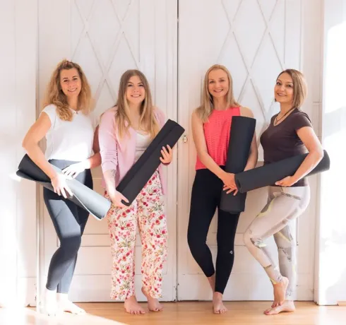 Yoga für Anfänger (Mo. 9.00 - 10.30)  @ Yoga Vidya Arnsberg