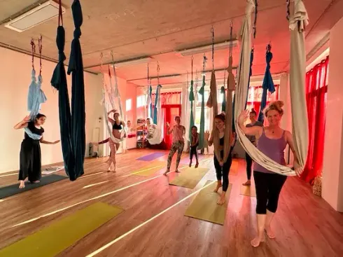 Aerial Yoga Workshop Choreography & Flow: incl hammocks & tea @ Kompassieyoga Studio