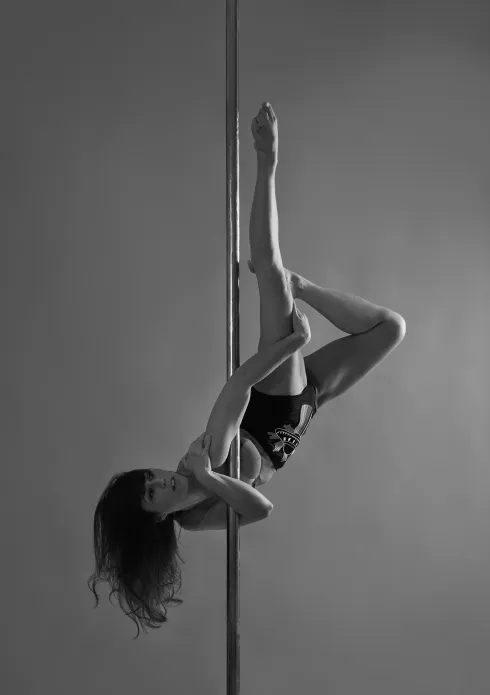 ONLINE Polefitness Intermediate / Advanced @ Janine Hollung