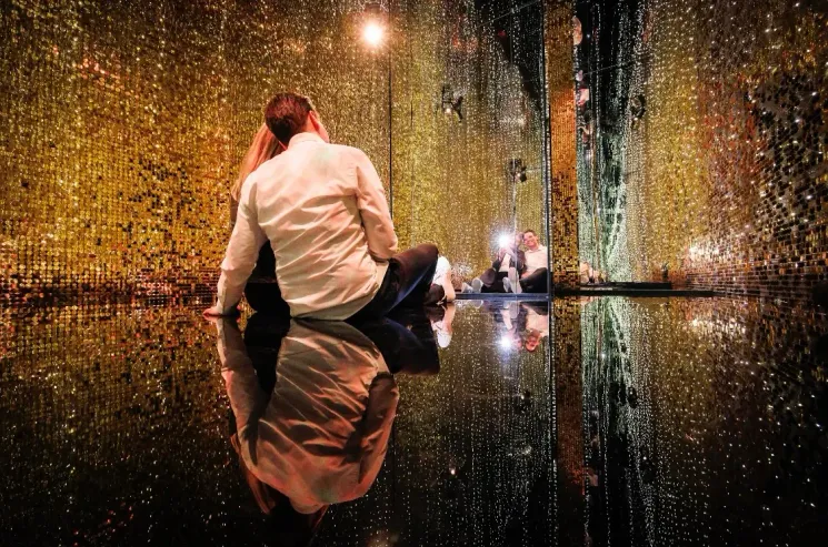 Soundbath im Lichtermeer – Eine Klangreise durch Klimts Welt @ Lunara Studio | Yoga & Sound