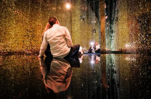Soundbath im Lichtermeer – Eine Klangreise durch Klimts Welt @ Lunara Studio | Yoga & Sound