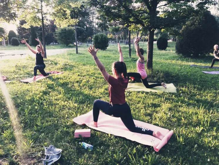 Outdoor Yoga (nur bei Schönwetter) @ SoulfoodYoga Sara Trippolt