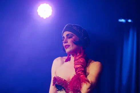 Burlesque Bodylove Mini Workshop für mehr Sexappeal im Alltag mit Mama Ulita @ Theresa Ivanovic ☆ Jazz • Blues • Hoopdance Leipzig ☆