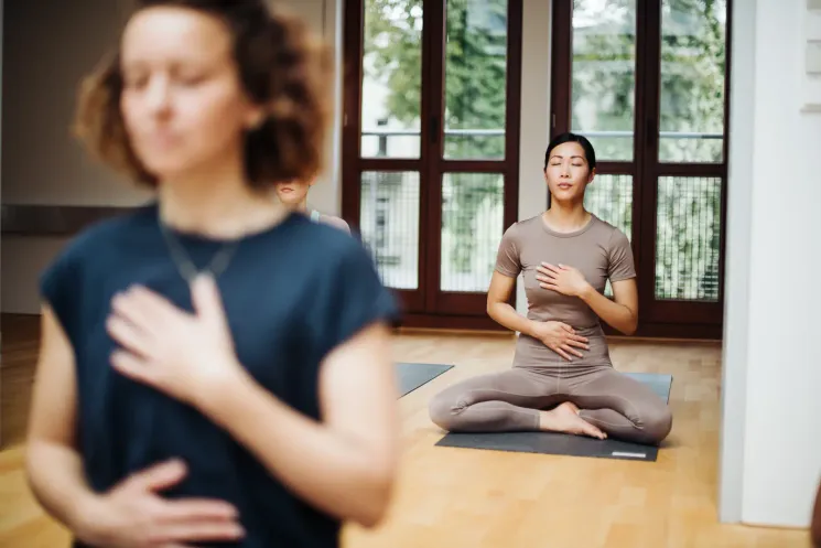 New Moms - Yoga zur Rückbildung (Online + Aufzeichnung) | LEVEL 1 @ TRIBE Yoga Base